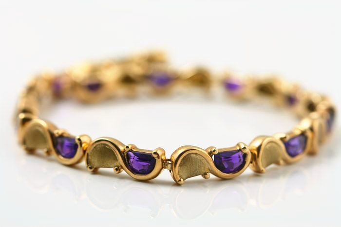 Amethyst half-moon bracelet: Amethysts set in 18 karat yellow gold