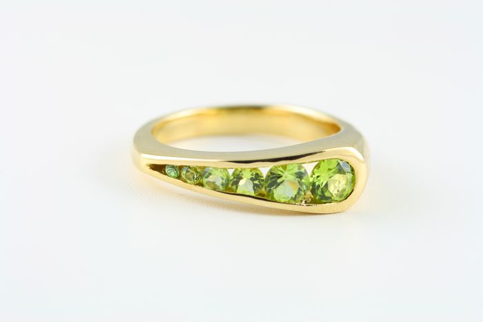 Peridot tapered ring: Peridots set in 18 karat yellow gold