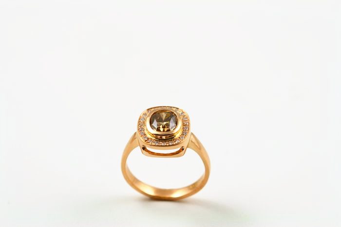 Champagne ring: a champagne diamond set in 18 karat rose gold