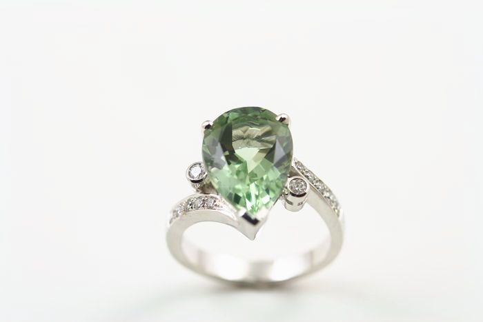 Tourmaline pear ring: a green Tourmaline with diamonds in 18 karat white gold