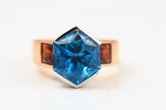 Topaz hexagon ring: a blue Topaz with Garnets in 18 karat rose and white gold