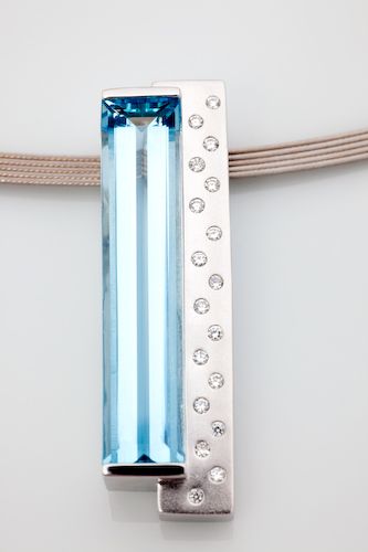 Aquamarine bar pendant: an Aquamarine with diamonds in 18 karat white gold