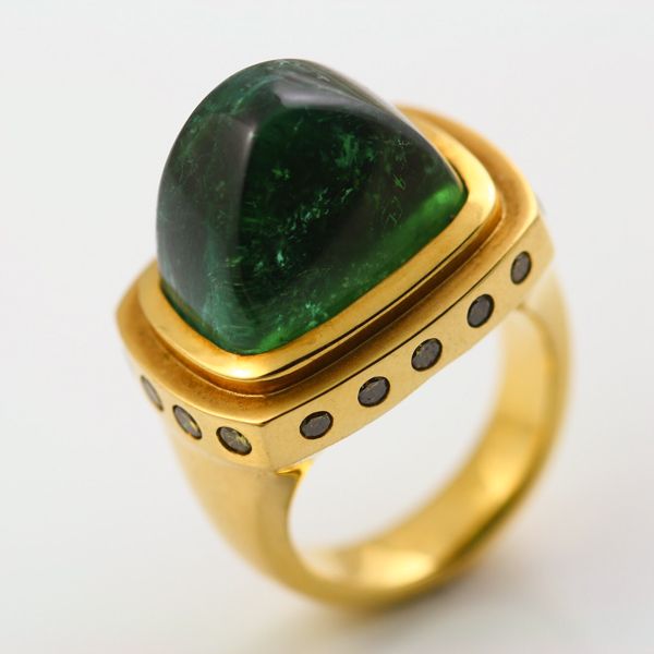 Tourmaline cabochon ring: a green Tourmaline with black diamonds in 18 karat yellow gold