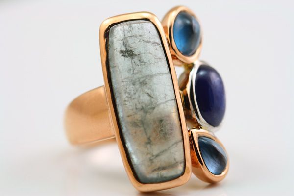 Labradorite and Sapphire ring: a Labradorite with Sapphires in 18 karat rose gold