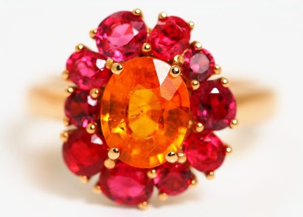 Sapphire cluster ring: an orange Sapphire with Rubies in 18 karat yellow gold